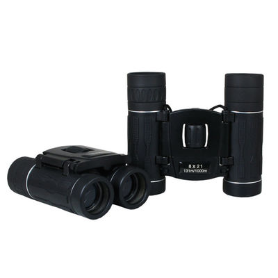 Bird-watching che cerca facendo un'escursione il regalo di compleanno binoculare di alta risoluzione 8x